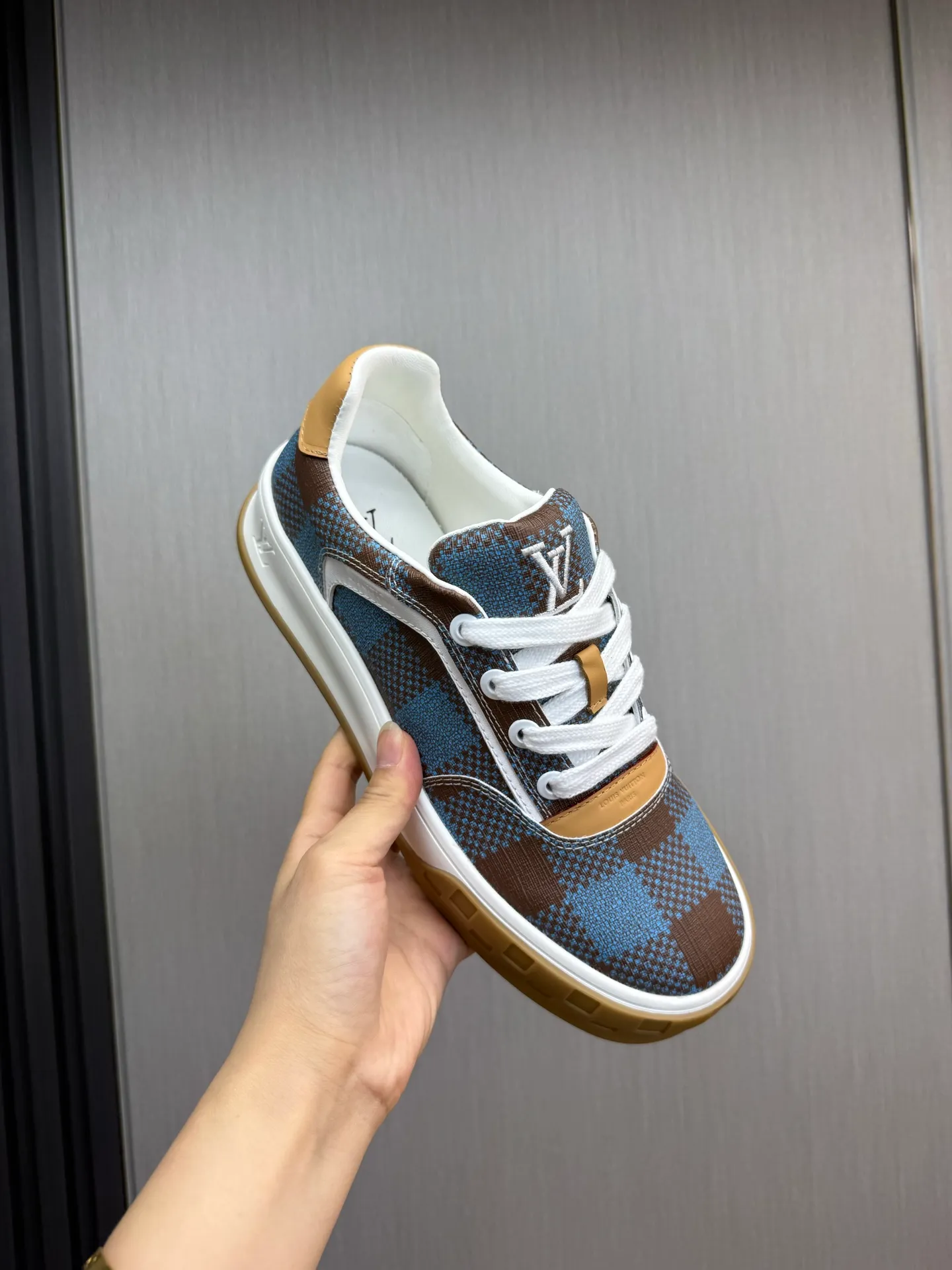 Men's shoes 620💰 Lv. Top purchasing agent🇮🇹 Louis Vuitton, sports sneakers counter synchronization, uppers imported from Italy, high-quality splicing and complex handicrafts, imported mesh pads are soft and comfortable, soles: original factory special soles, TPU exclusive movable molded soles super comfortable, original factory single goods, 🔍🔍high quality, you can enter and exit the counter at will, welcome to compare, code number 38-44 (customized 38.45)